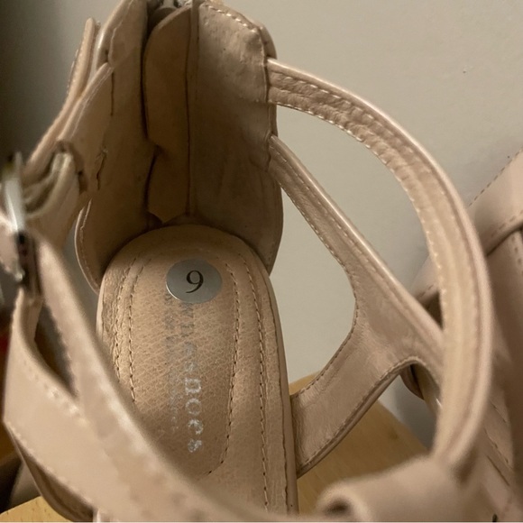 Town Shoes Chic Nude T-Strap Low Heel - Size 9 - Picture 12 of 16